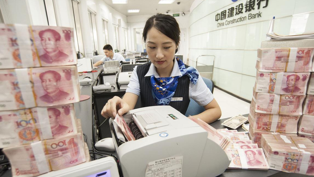 2021年存够"一个数",利息够一个月工资?银行职员说出实情