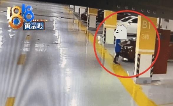 熊孩子拿“大刀”划花奔驰,车主索赔遭拒,家长：报警来抓他吧休闲区蓝鸢梦想 - Www.slyday.coM