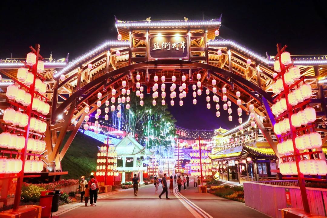 投资近2亿元全世界规模最大的自贡灯会一晚上逛到腿废