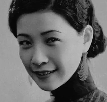 被民国文人们赞扬的陆小曼,为什么留下的照片却是如此平平无奇?