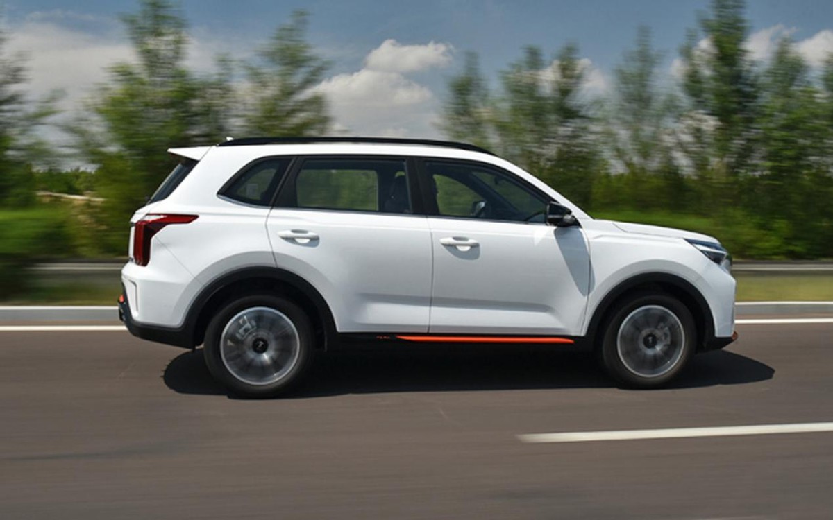 15t有200匹马力智能驾驶辅助系统好评试驾新款起亚智跑ace