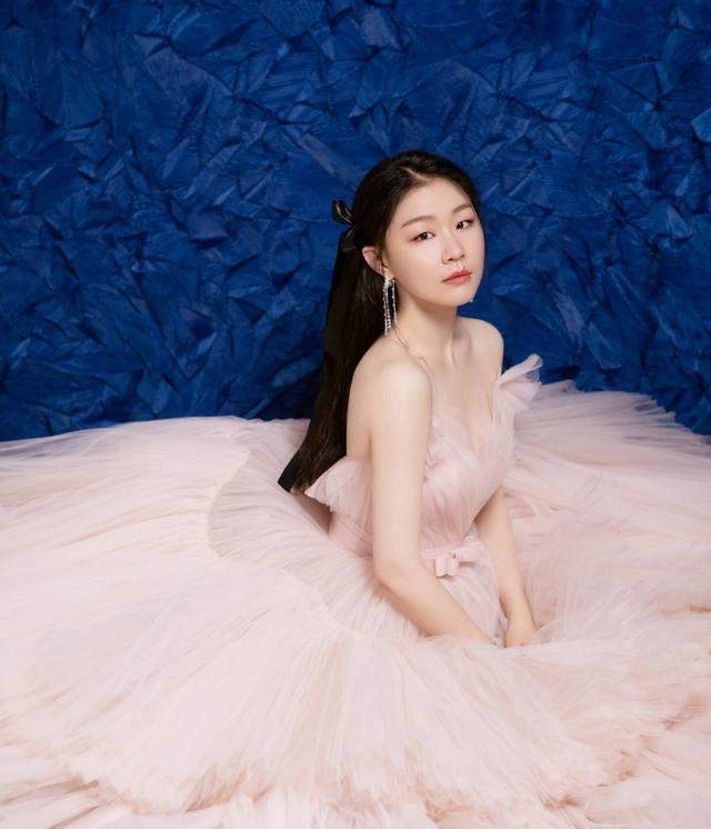 张艺兴盘问金靖恋爱情况女方用7个字回应李佳琦被无情排除