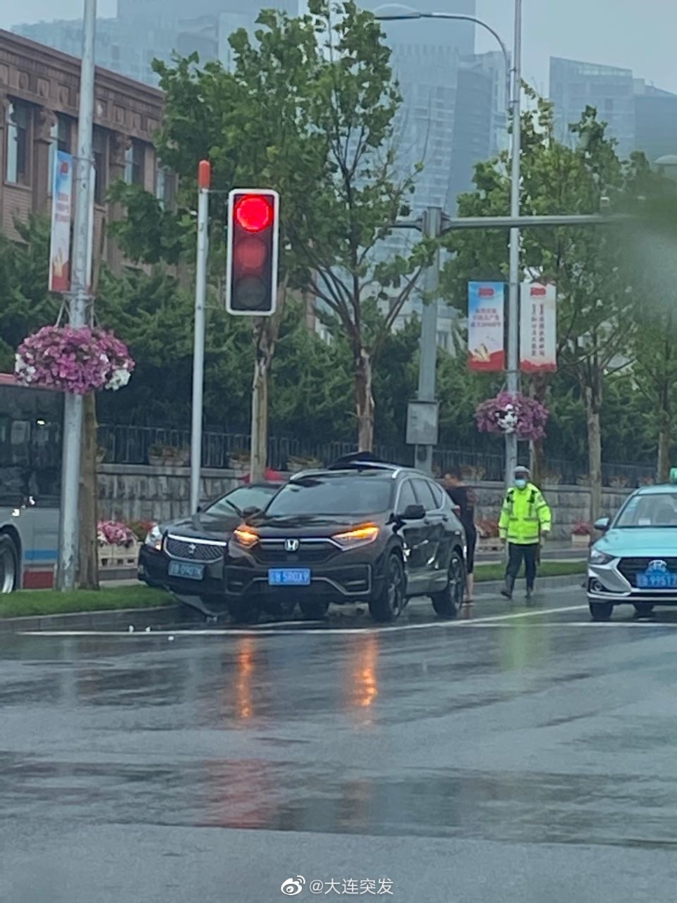 雨天路滑,安全第一
