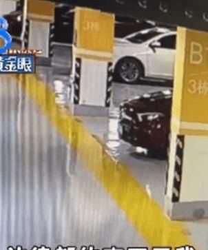 熊孩子拿“大刀”划花奔驰,车主索赔遭拒,家长：报警来抓他吧休闲区蓝鸢梦想 - Www.slyday.coM