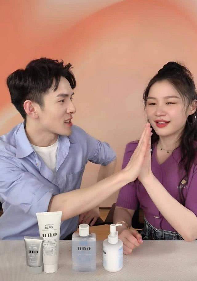 张艺兴盘问金靖恋爱情况女方用7个字回应李佳琦被无情排除