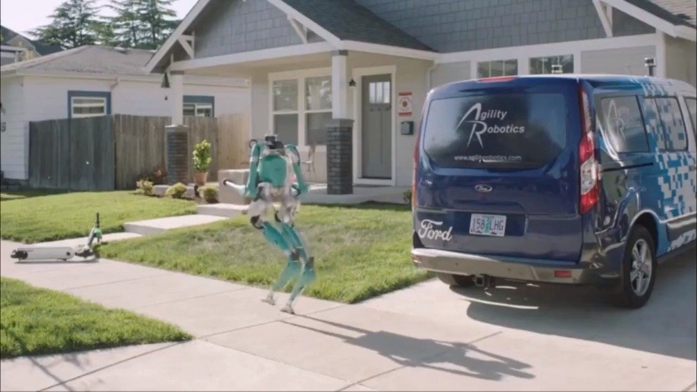 国外发明的送货机器人 这走路姿势有点搞笑