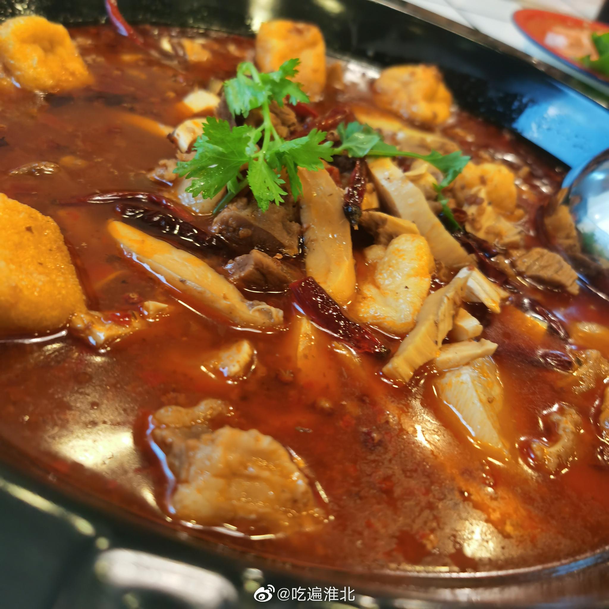 打卡想吃很久的禧娃牛板筋火锅啦牛腩板筋都超级烂糊针不戳