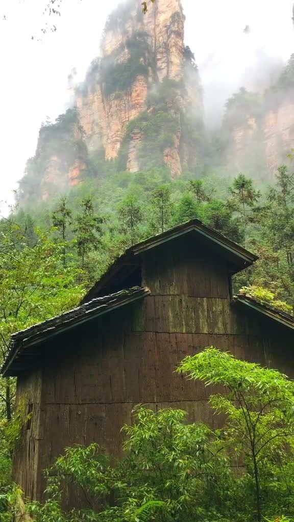 山里的小木屋