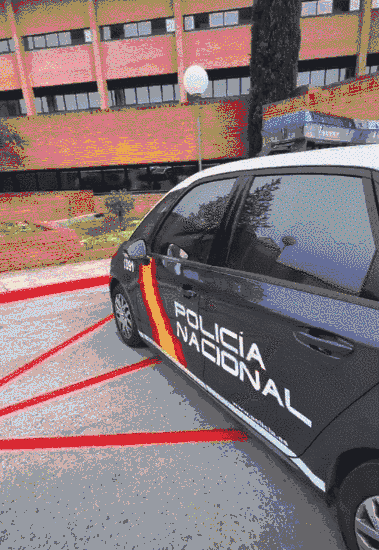 ▲哈维尔进入警车。截图自TikTok