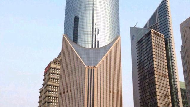 德国学者拍下上海"中银大厦",引起大家的热议:中国建设很强大