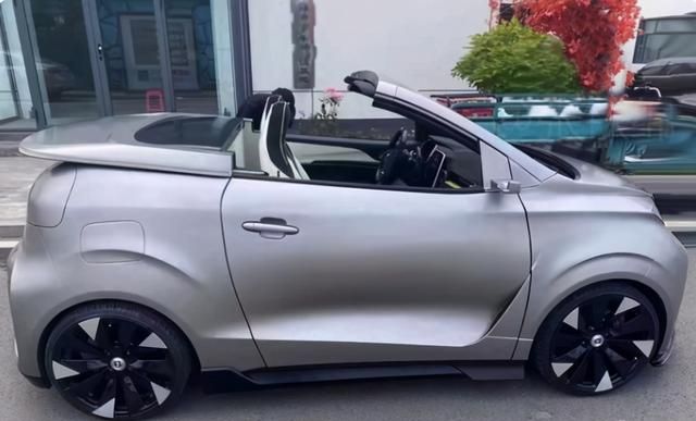 奇瑞全新敞篷小蚂蚁亮相了!看到实车后,网友:这也太拉风了-新浪汽车