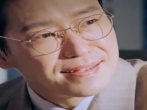 律师真是一棵墙头草啊就这么轻易的被夏博士给收买啦