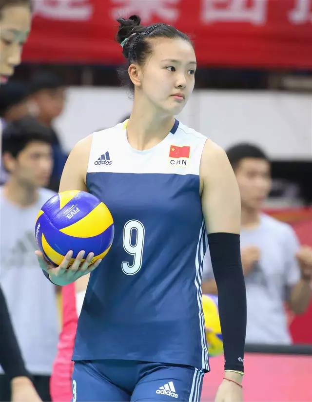 中国女排替补实在不行张常宁可以充当万金油到任何位置做补充