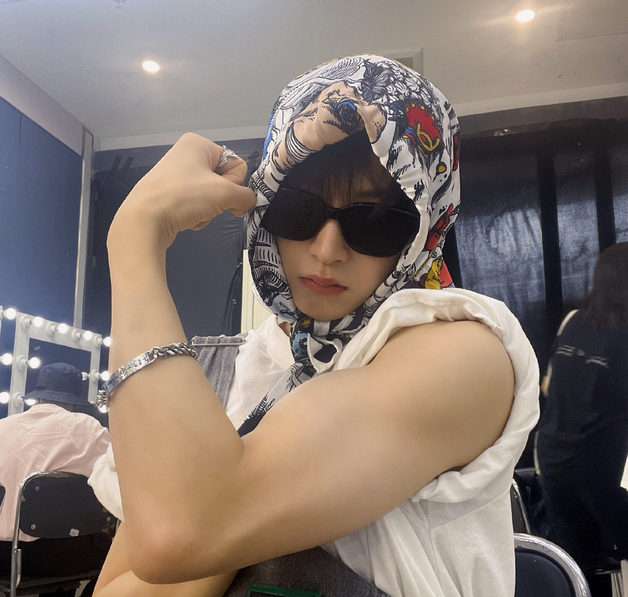 into1成员晒肌肉照手臂线条太撩了网友可爱猛男们