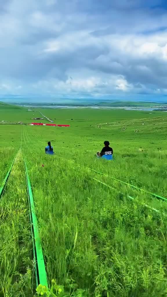 1200米的滑草,带你感受滑草的激情.呼伦贝尔大草原