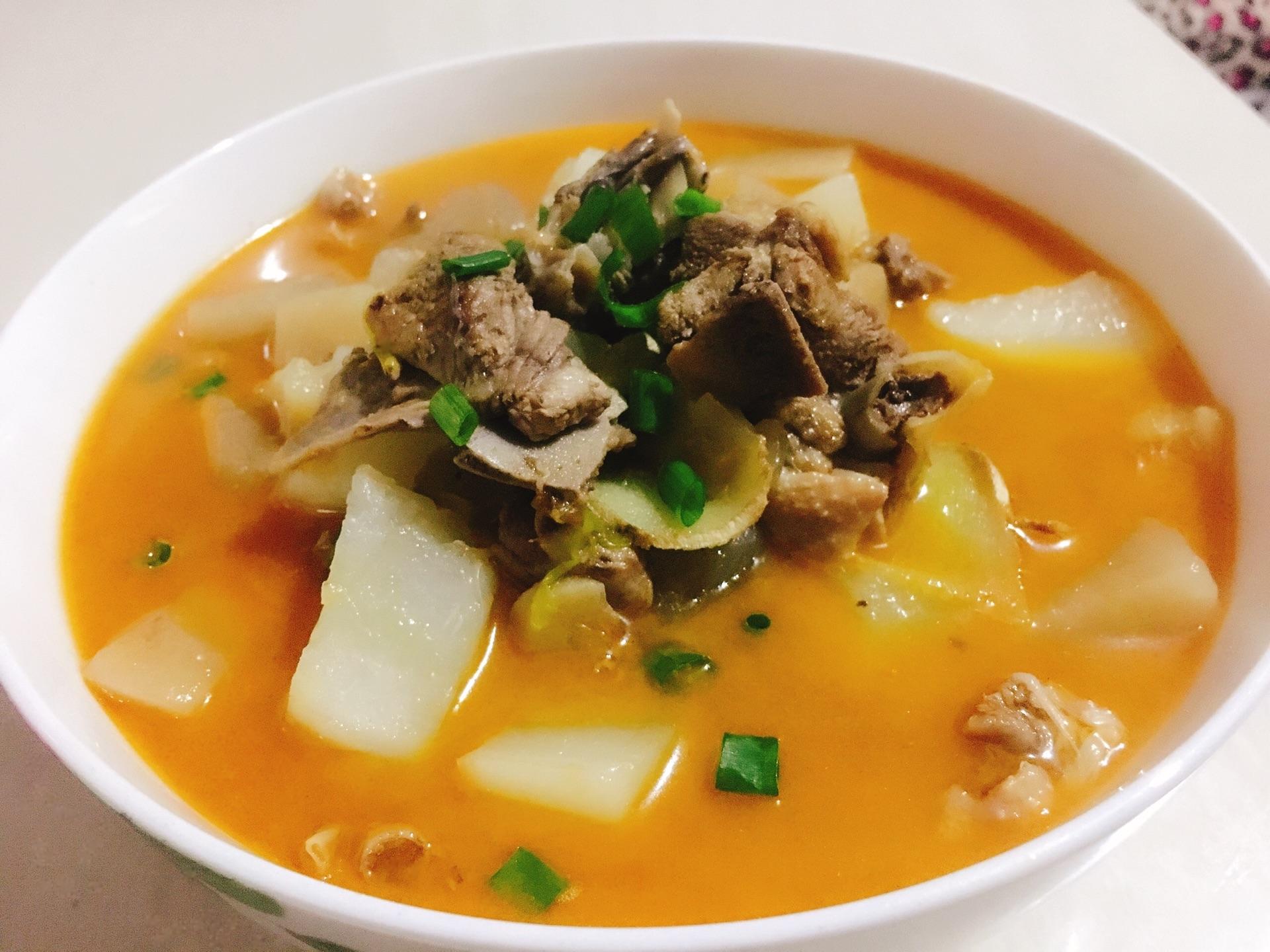 美味的酸萝卜老鸭汤