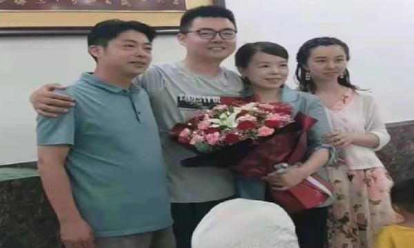 许敏晒出一家六口合照却被网友攻击杜新枝已经失去了儿子