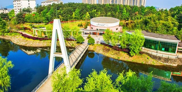卫星航拍湖北咸宁3所大学:1所本科院校,2所专科院校