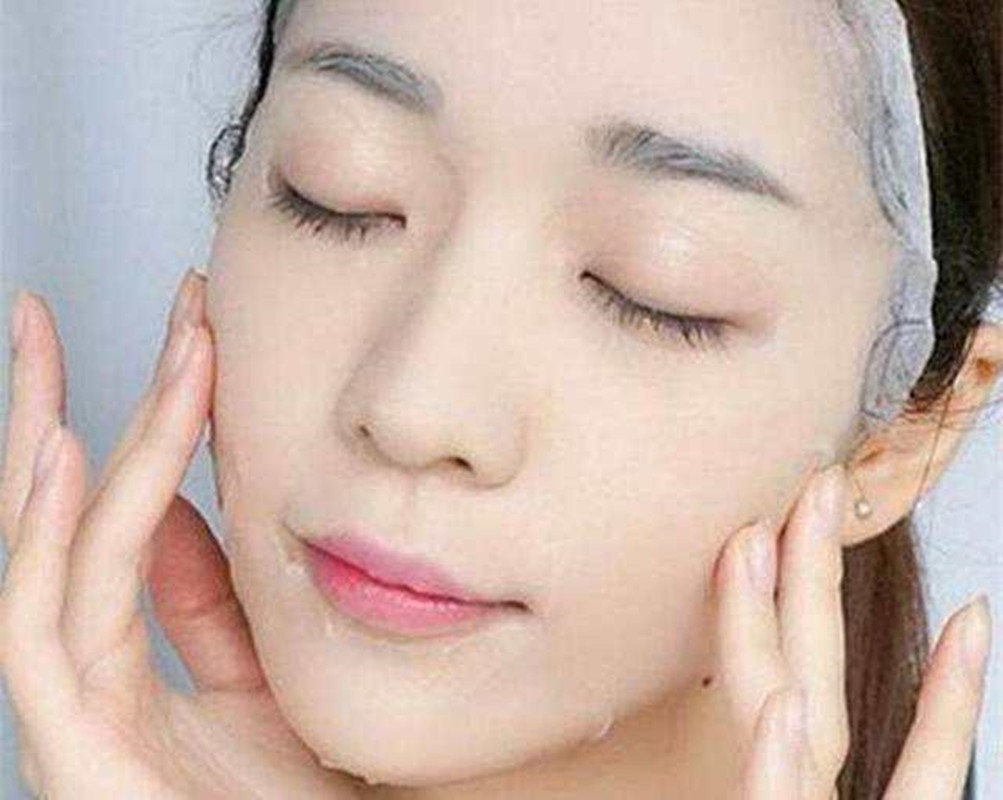 不想比同龄人显老？补水是关键，让你在夏季也能水水嫩嫩