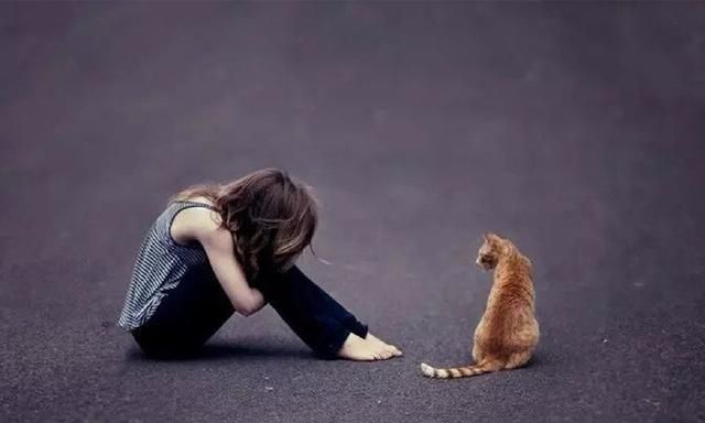 90后妈妈自虐式鸡娃,娃错一下打自己一巴掌,孩子心理阴影该多大