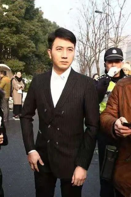 不苛求一个人永远深情地活在过去,但是林生斌这样的