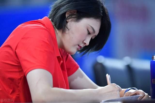 王一梅是北京和伦敦两个奥运周期中国女排的第一主攻手,她撑起了低谷