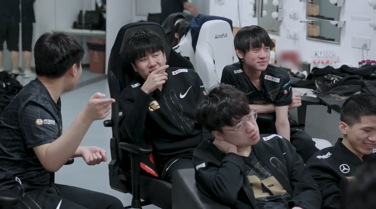 “小虎眼里没有光”RNG队员都笑可小虎快哭了,后台视频太心酸休闲区蓝鸢梦想 - Www.slyday.coM “小虎眼里没有光”RNG队员都笑可小虎快哭了,后台视频太心酸休闲区蓝鸢梦想 - Www.slyday.coM