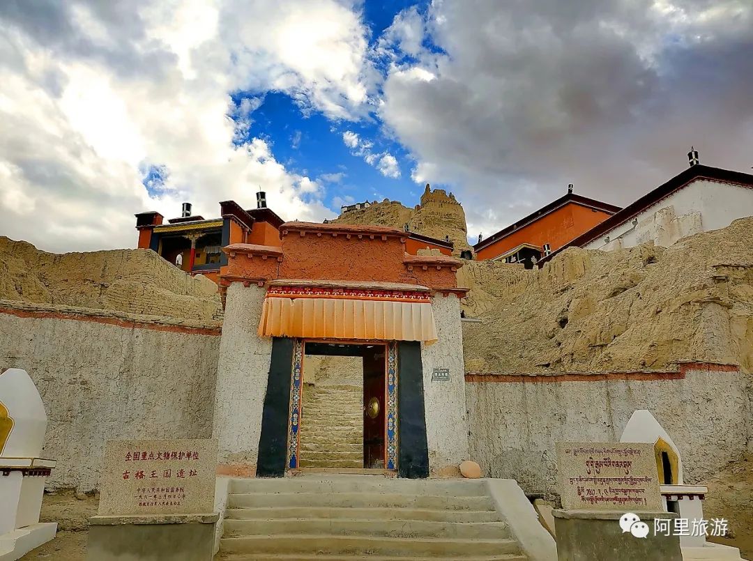 这一静一动之间,古格王朝便是斗转星移,经历了数百年风云变幻.