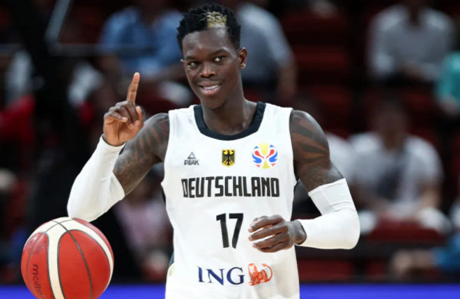 施罗德尴尬追求上亿合同退出德国队意外成全两位湖人旧将