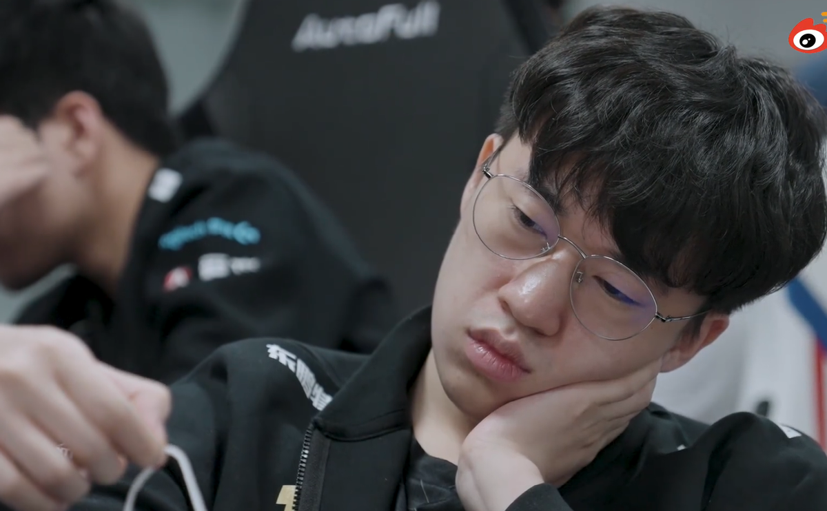 “小虎眼里没有光”RNG队员都笑可小虎快哭了,后台视频太心酸休闲区蓝鸢梦想 - Www.slyday.coM “小虎眼里没有光”RNG队员都笑可小虎快哭了,后台视频太心酸休闲区蓝鸢梦想 - Www.slyday.coM