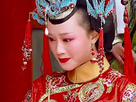 两届冠军宫女惢心和浣碧出嫁时,如懿和甄嬛的表情差别很大