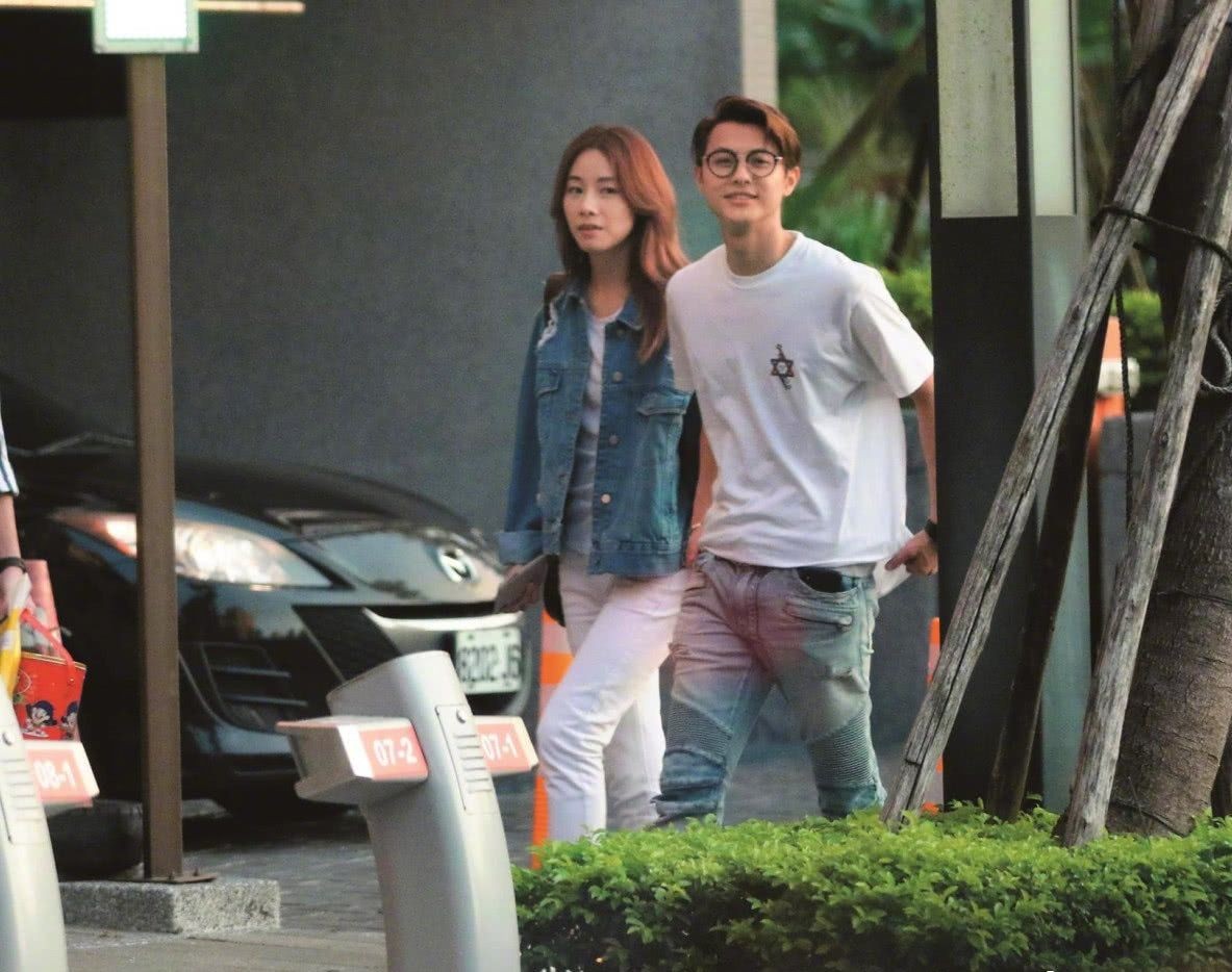 港媒爆料又一娱乐圈的明星分手正是王子邓丽欣引人热议