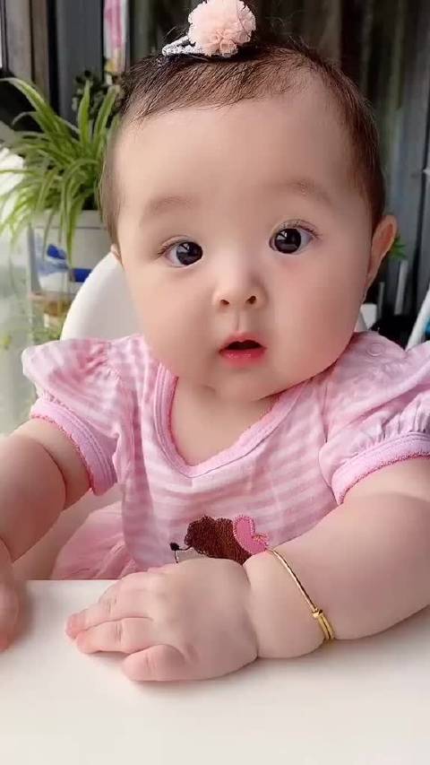 小朋友的存在就是在证明 世界上是有天使的!