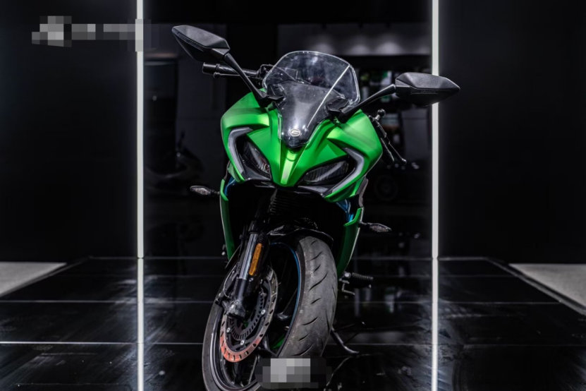 膜呗改色案例:春风250sr改色电镀金属绿 清风拂过的感觉