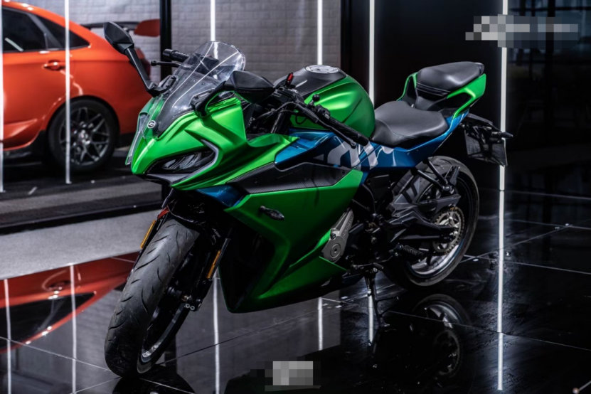 膜呗改色案例:春风250sr改色电镀金属绿 清风拂过的感觉