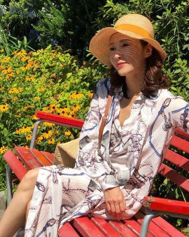 黎姿在码头晒照奢华游艇成为亮点富太太的生活令人羡慕