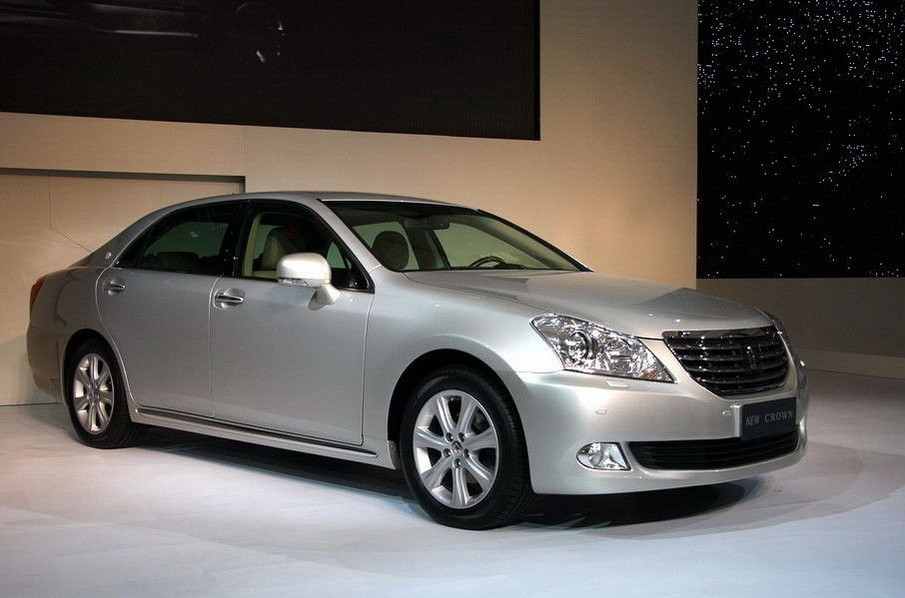 全新一代皇冠渲染图曝光:外观拼凑,改用前驱!网友:没有期待了