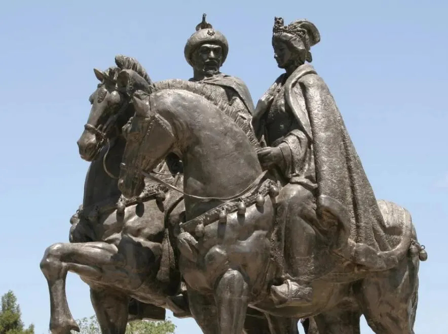 上图_ 王昭君和呼韩邪单于 雕像那为什么后世文人更多喜好安排王昭君"