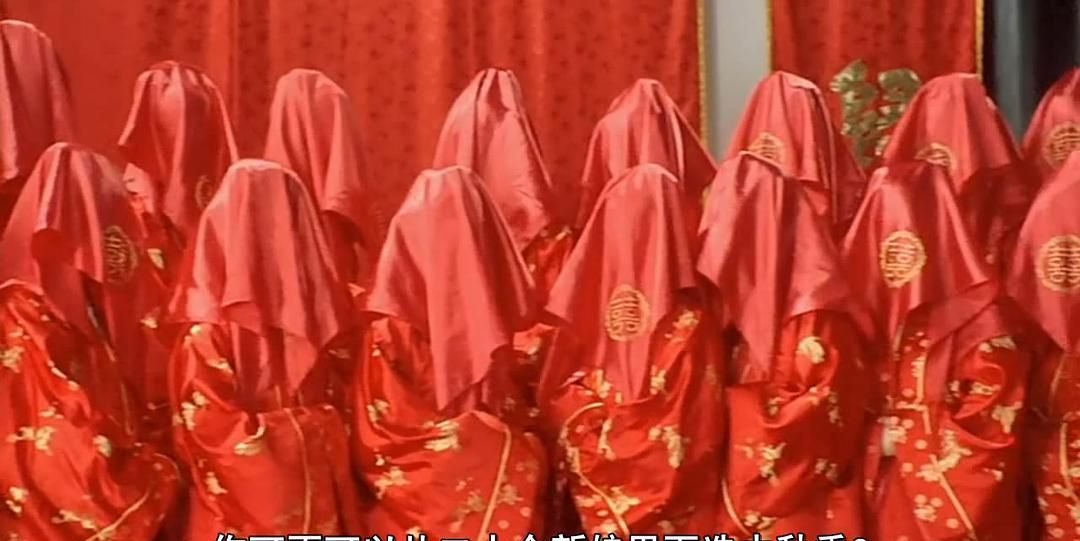 在周星驰的电影中,老太太故意刁难唐伯虎,请了一排秋香盖着红盖头要他