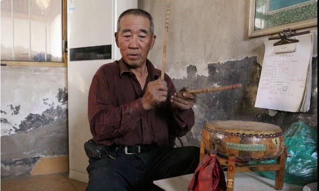 农村70岁老人照顾92岁瘫痪父亲,家有长寿老人有时候不一定是好事休闲区蓝鸢梦想 - Www.slyday.coM