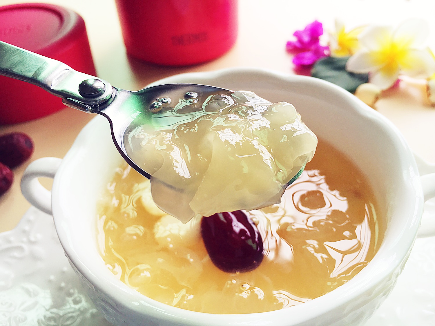 美颜佳品银耳莲子羹,汤汁浓稠,甜而不腻,开胃护肤,女生要常喝