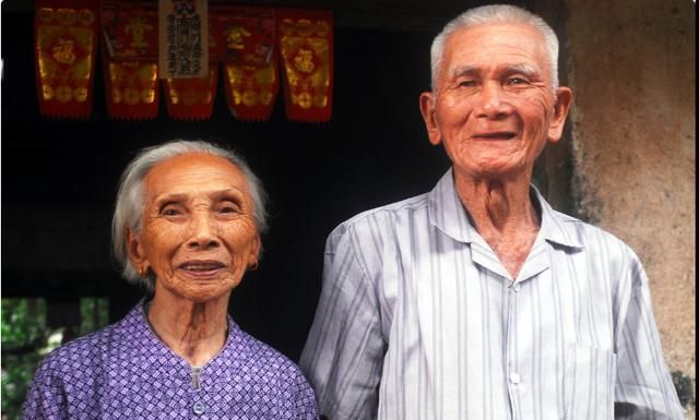 农村70岁老人照顾92岁瘫痪父亲,家有长寿老人有时候不一定是好事休闲区蓝鸢梦想 - Www.slyday.coM