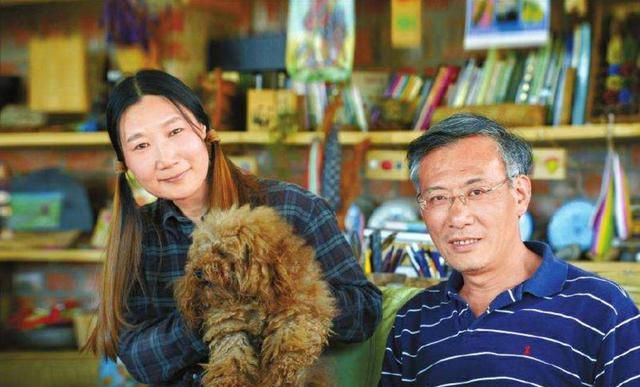 为了一句承诺他花4年为妻子造1200亩的鲜花山谷连董卿都羡慕