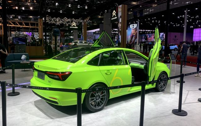 r汽车er6外形简约时尚续航超600km1628万元的起售价贵吗