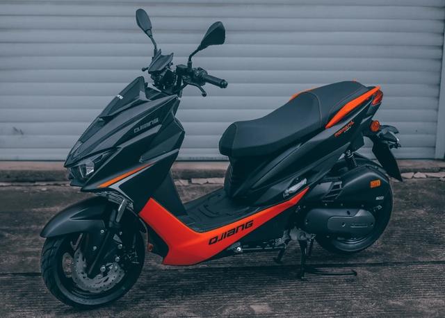 售128万解读国产水冷150运动踏板车7l大油箱前后碟刹cbs