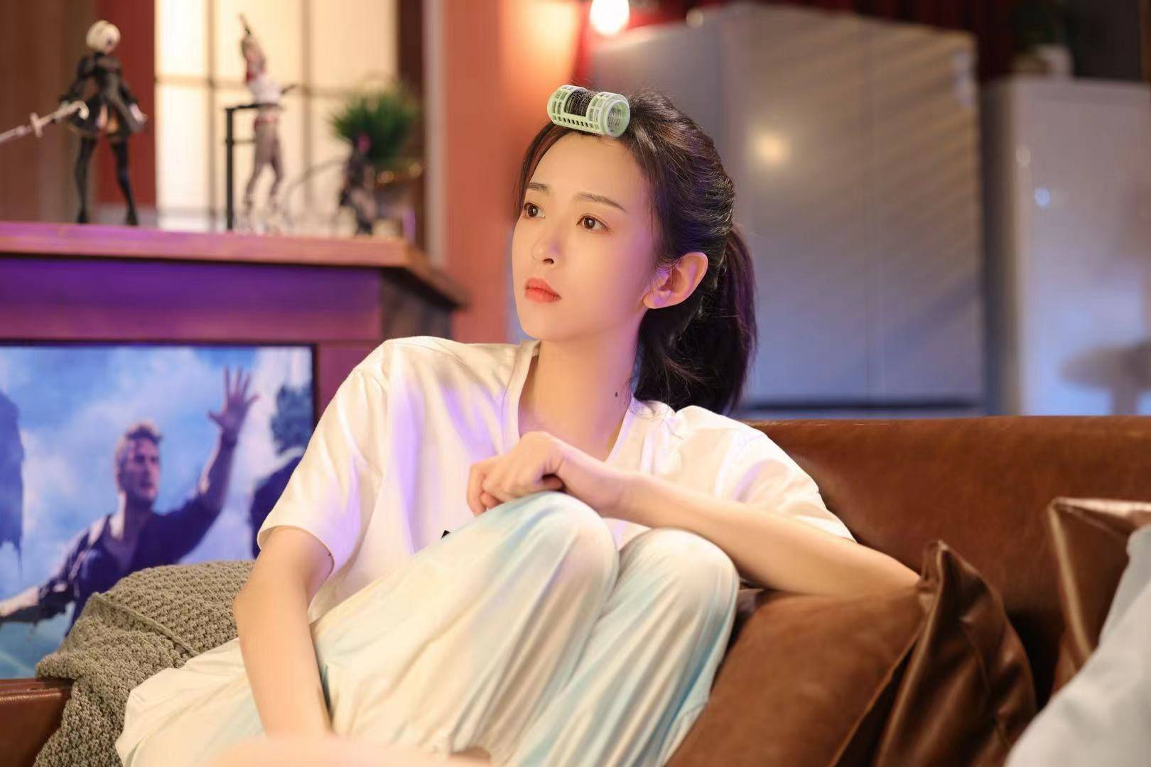 登录中杀青刘泳希演绎鬼马精灵天才游戏少女