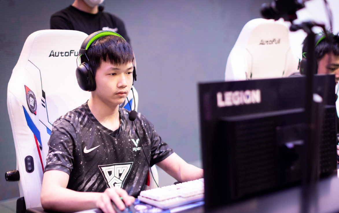 小草包交手uniboy,v5冲击首胜?edg与omg强强对话