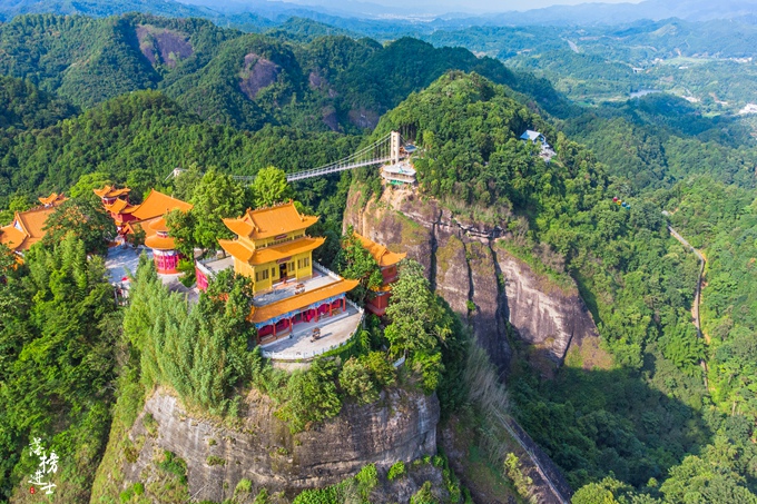 江西全南有一座天龙山,风景秀丽,充满险峻,还隐藏着众多传说