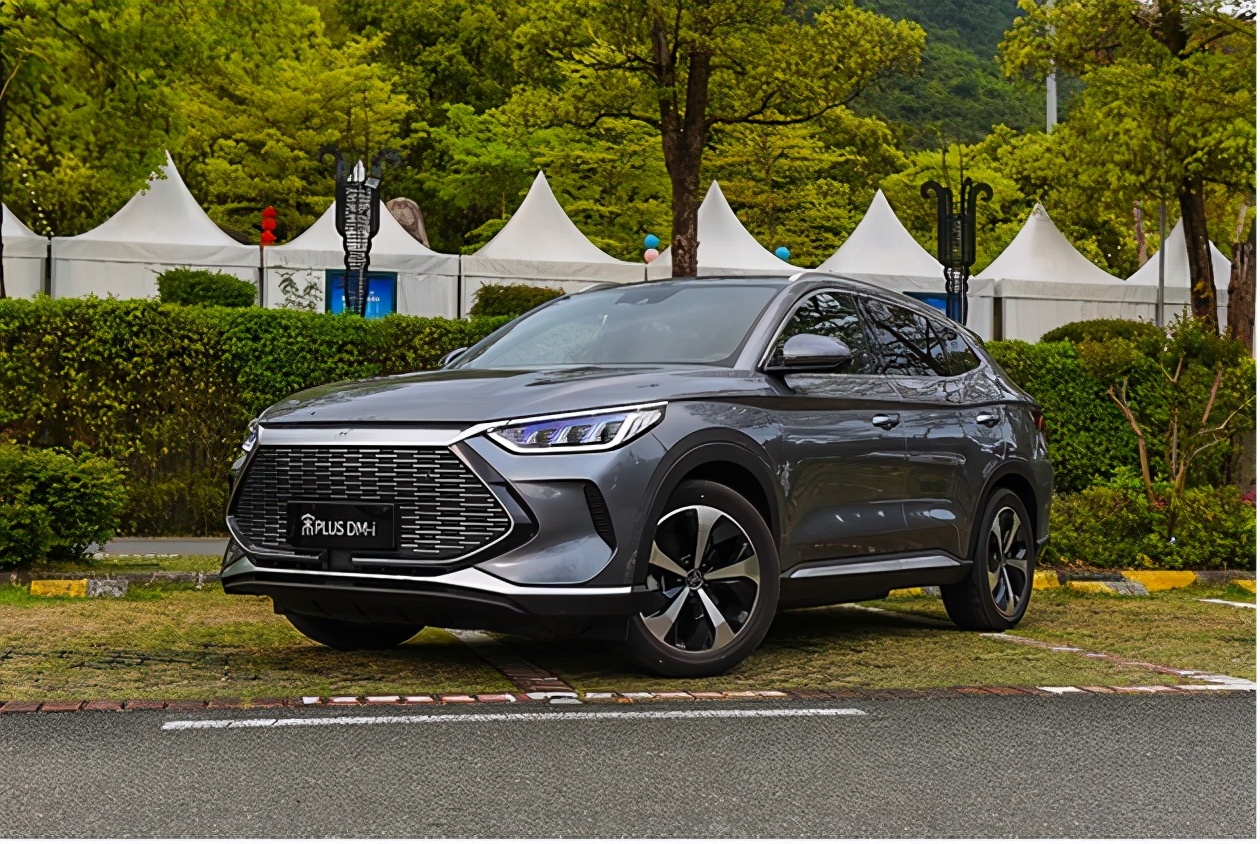 suv车型比亚迪宋家族6月销量14365辆,同比增长了414.2%.