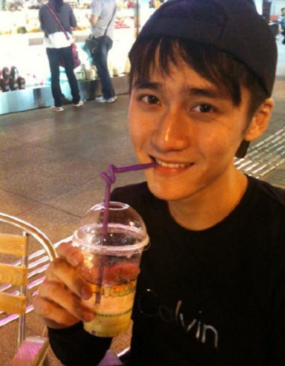 如今,蒋劲夫做回素人,他的现状看上去和之前的形象的确是反差颇大.